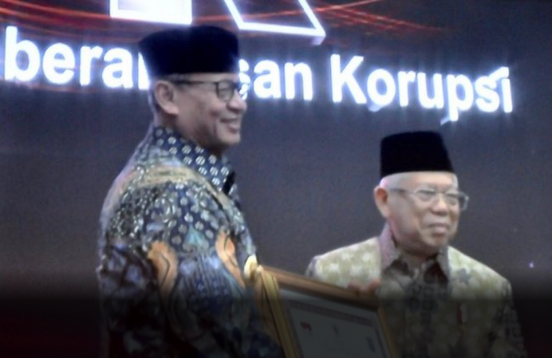 penghargaan dari Wakil Presiden Republik Indonesia dalam kategori Capaian Implementasi Pencegahan Korupsi